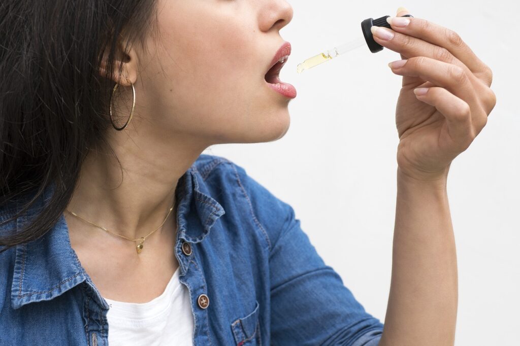 CBD Applied Under Tounge