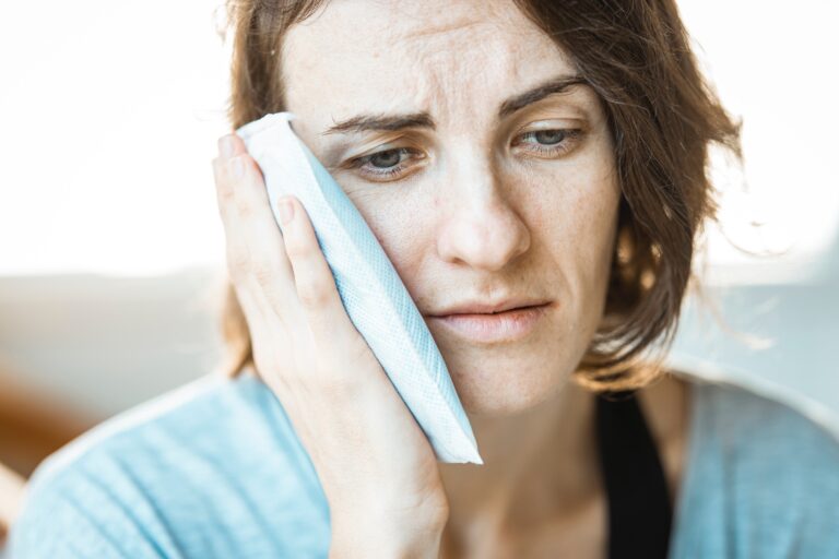 Woman with toothache